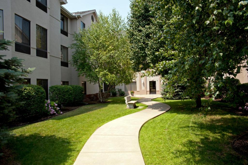 Hampton Inn & Suites South Bend - image 2