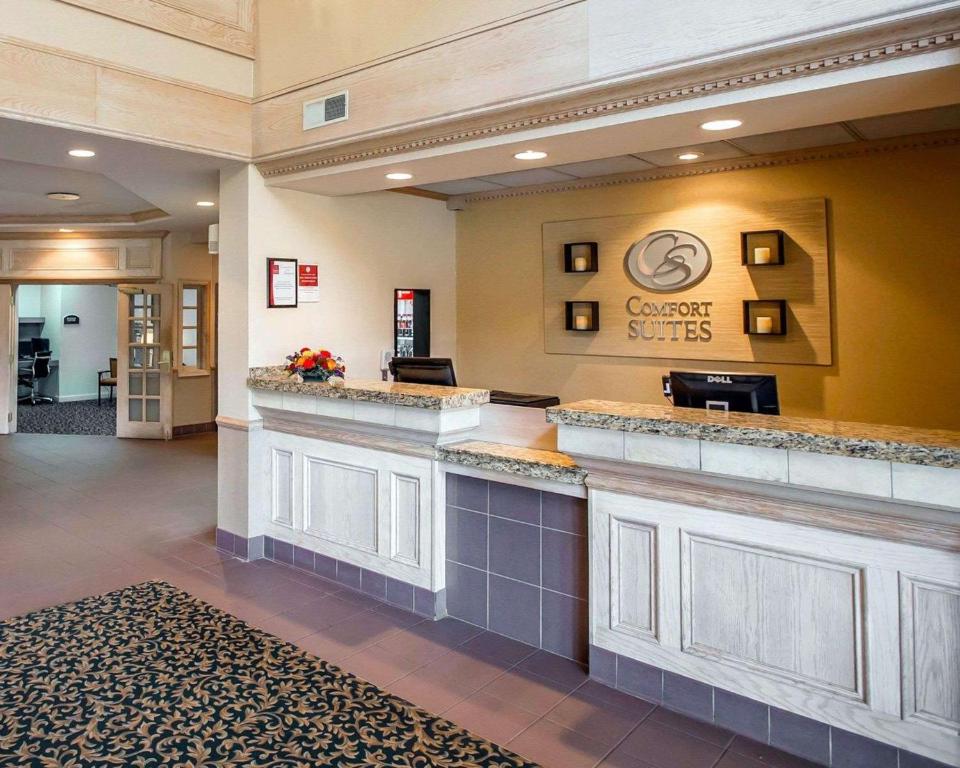 Comfort Suites University Area Notre Dame-South Bend - image 2