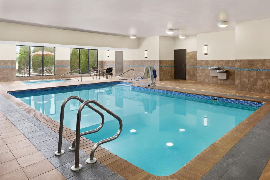 Hilton Garden Inn South Bend - image 3