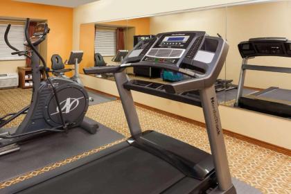 Microtel by Wyndham South Bend Notre Dame University - image 10