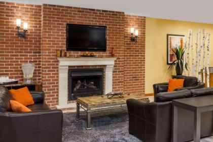 Microtel by Wyndham South Bend Notre Dame University - image 12