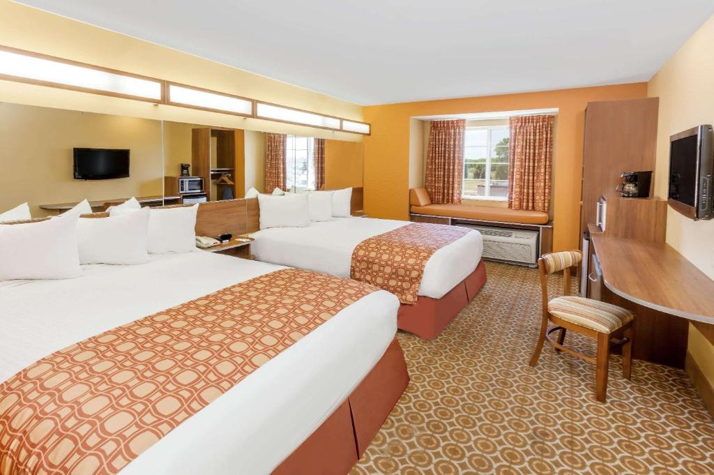 Microtel by Wyndham South Bend Notre Dame University - image 3
