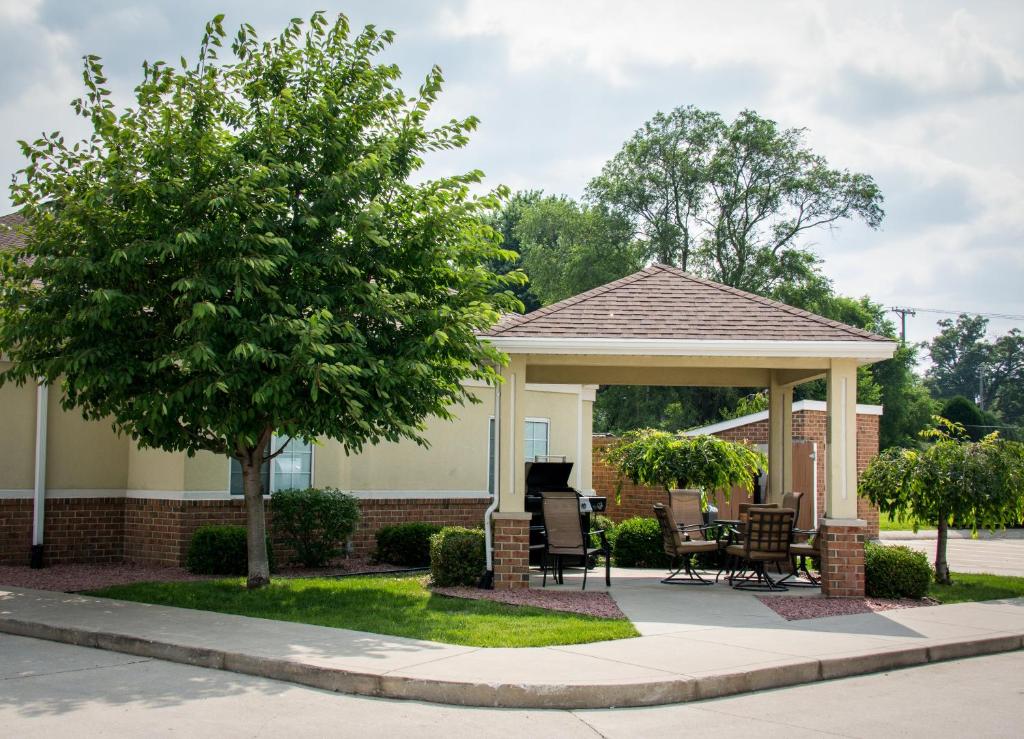 Candlewood Suites South Bend Airport an IHG Hotel - image 3
