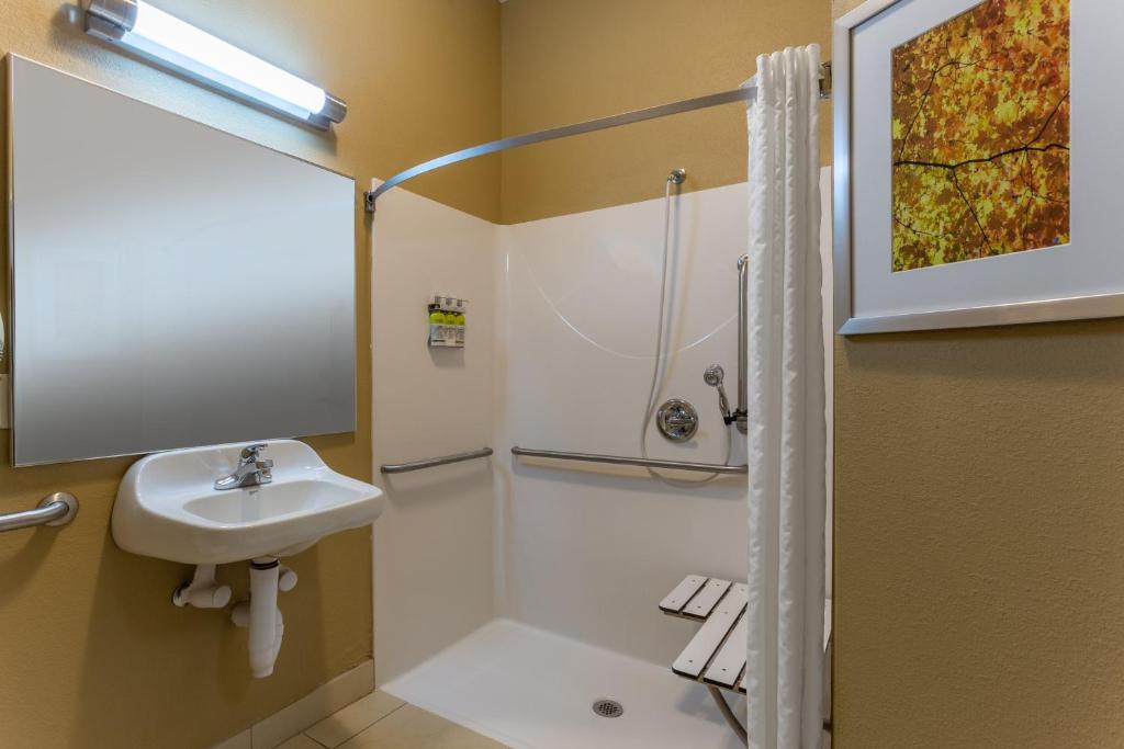 Candlewood Suites South Bend Airport an IHG Hotel - image 7