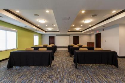 Holiday Inn Express & Suites - South Bend - Notre Dame Univ. - image 5