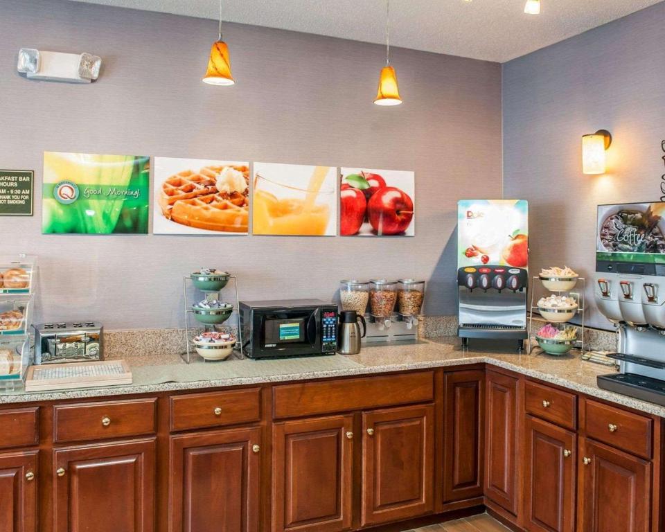 Quality Inn & Suites South Bend Airport - image 2