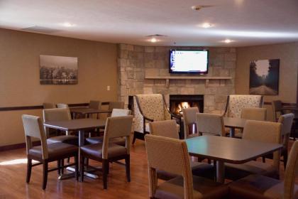 Ivy Court Inn and Suites - image 11