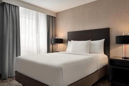 Ramada by Wyndham South Bend - image 10