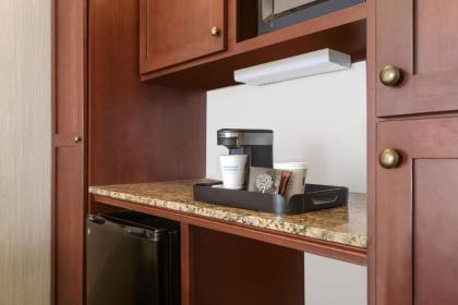 Ramada by Wyndham South Bend - image 12