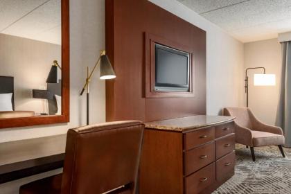 Ramada by Wyndham South Bend - image 14