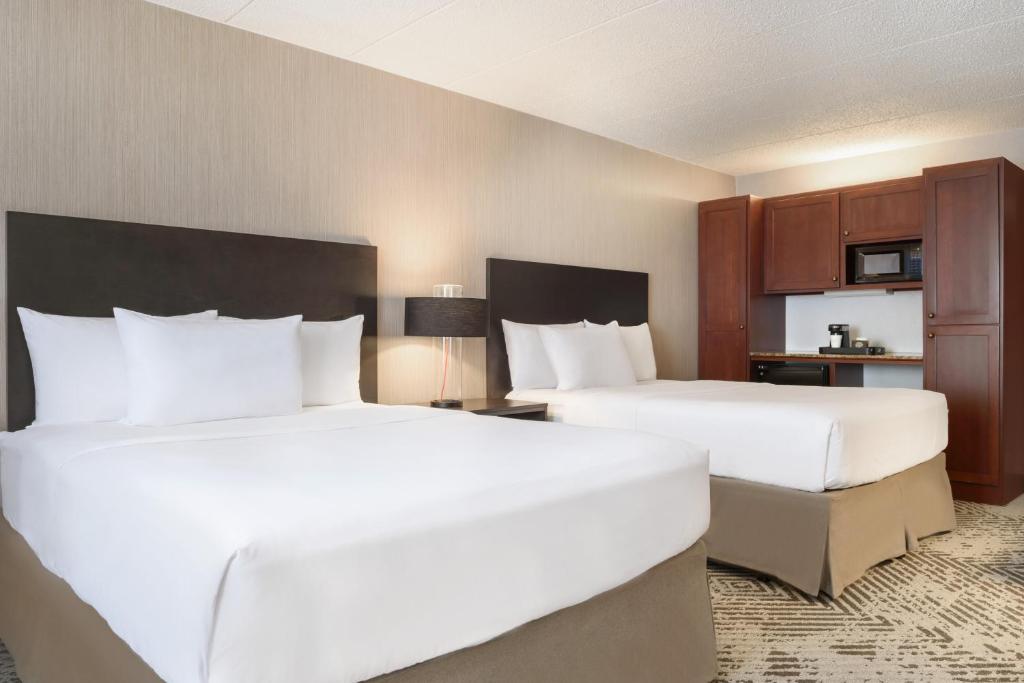 Ramada by Wyndham South Bend - image 2