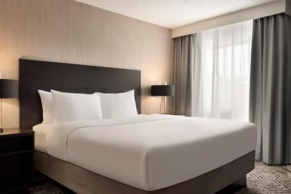 Ramada by Wyndham South Bend - image 3