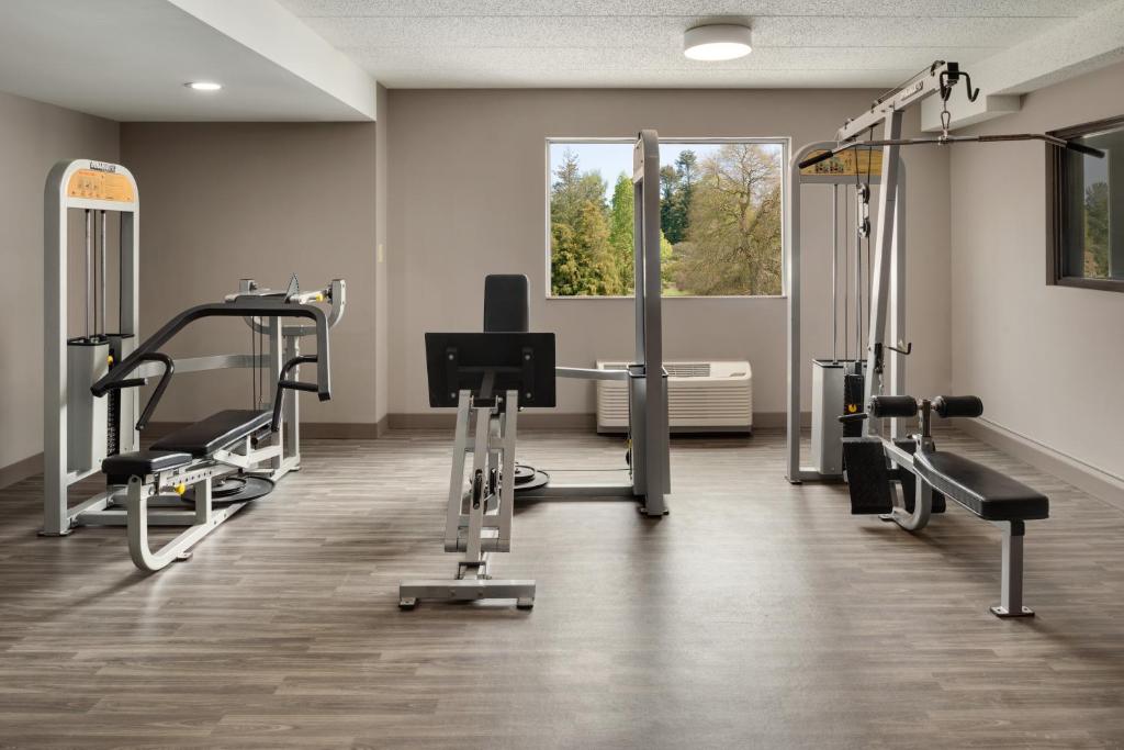 Ramada by Wyndham South Bend - image 4