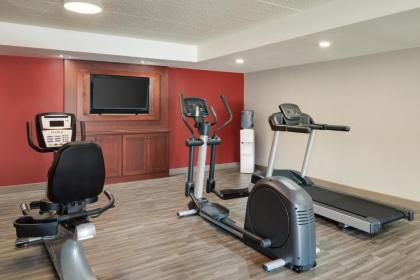Ramada by Wyndham South Bend - image 7