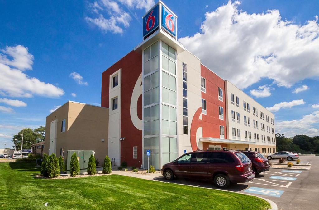 Motel 6-South Bend IN - Mishawaka - main image