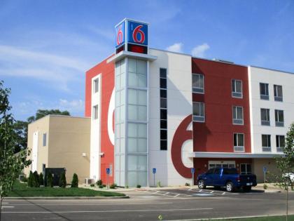Motel 6-South Bend IN - Mishawaka - image 2