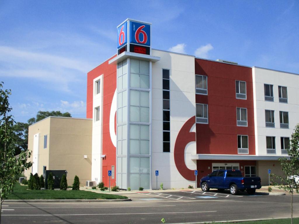 Motel 6-South Bend IN - Mishawaka - image 2