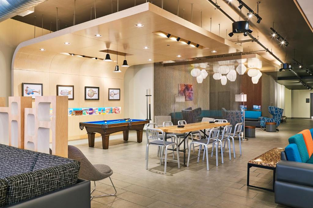 Aloft South Bend - image 2