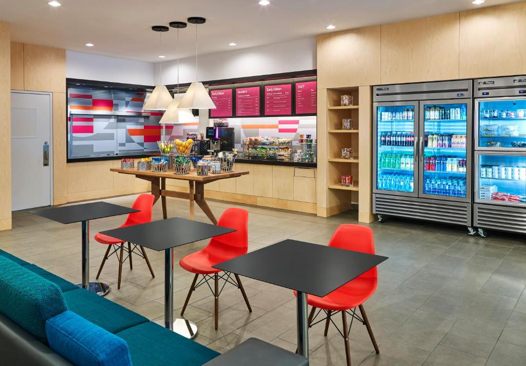 Aloft South Bend - image 3