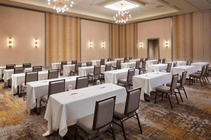 Embassy Suites by Hilton South Bend - image 8