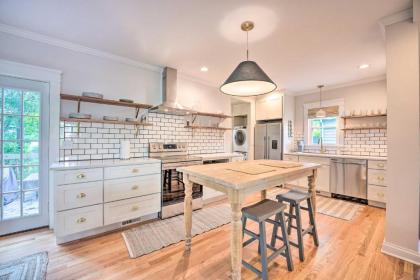 Chic Retreat Less Than 1 Mile to Notre Dame Campus! - image 2