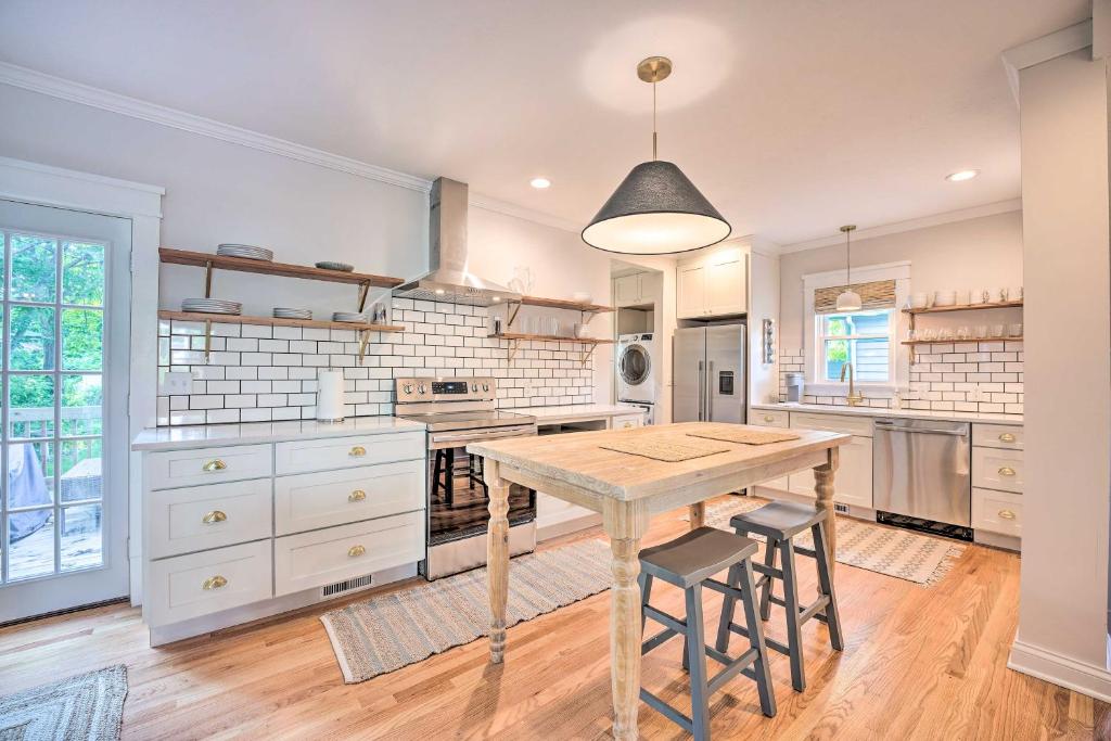 Chic Retreat Less Than 1 Mile to Notre Dame Campus! - image 2