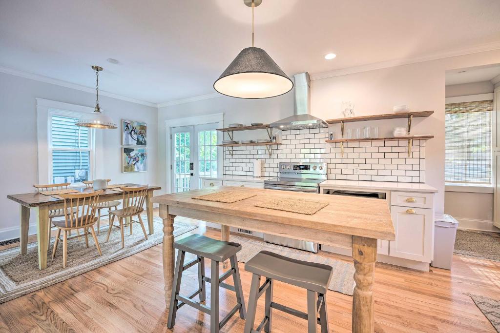 Chic Retreat Less Than 1 Mile to Notre Dame Campus! - image 7