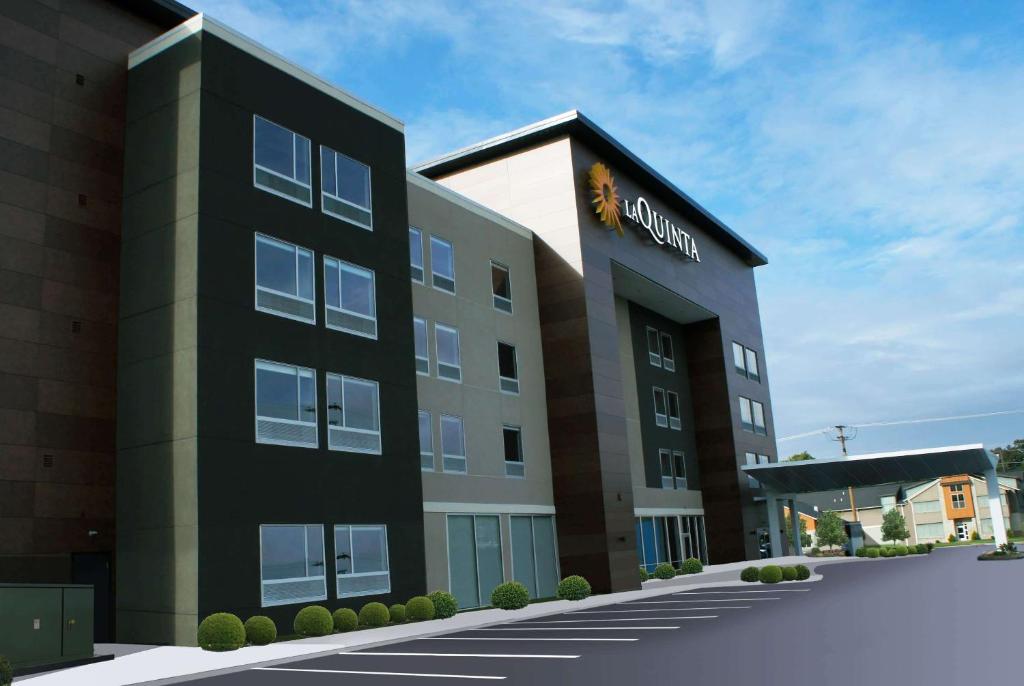La Quinta Inn & Suites by Wyndham South Bend near Notre Dame - main image