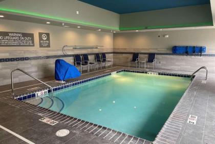 La Quinta Inn & Suites by Wyndham South Bend near Notre Dame - image 4