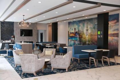 La Quinta Inn & Suites by Wyndham South Bend near Notre Dame - image 7