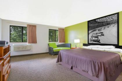 Super 8 by Wyndham South Boston VA - image 14
