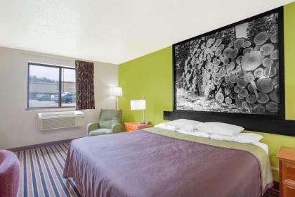 Super 8 by Wyndham South Boston VA - image 8
