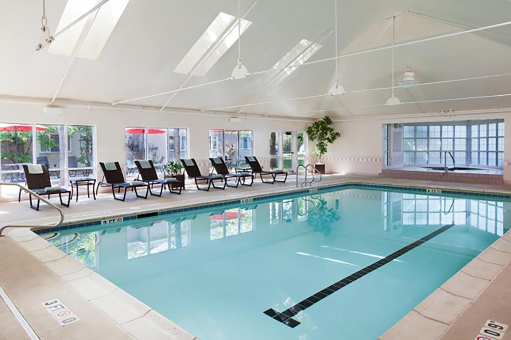 Delta Hotels by Marriott Burlington - image 2