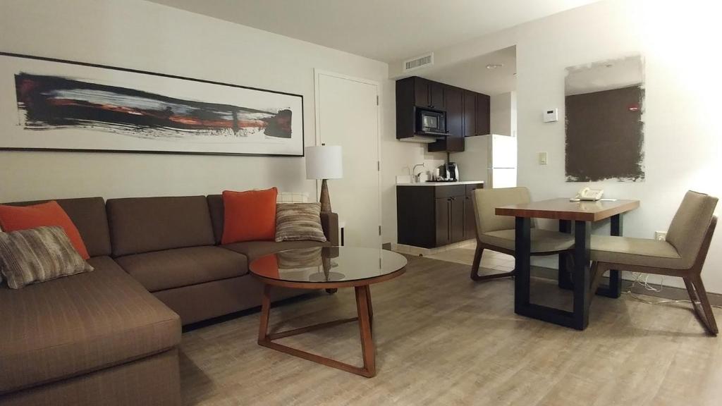 Delta Hotels by Marriott Burlington - image 3