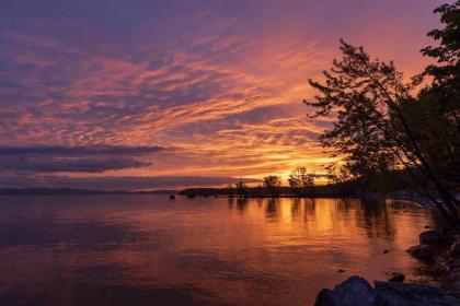 DoubleTree by Hilton Hotel Burlington Vermont - image 21