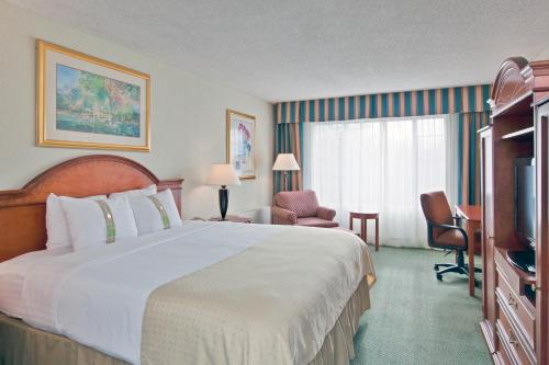 Holiday Inn South Burlington - main image