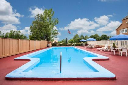 Travelodge by Wyndham South Burlington - image 5