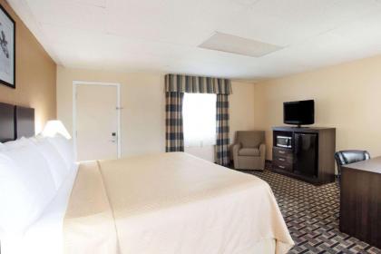 Travelodge by Wyndham South Burlington - image 7