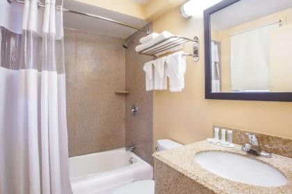 Travelodge by Wyndham South Burlington - image 8