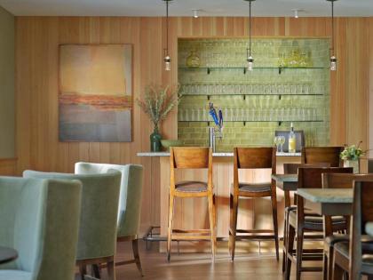 Green Mountain Suites Hotel - image 11