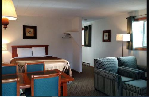 Four Seasons Lodge - image 2