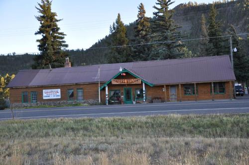 Chinook Cabins & RV Park - main image