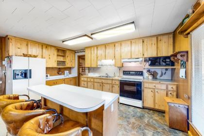 Uncle Kieth's Cabin - image 3