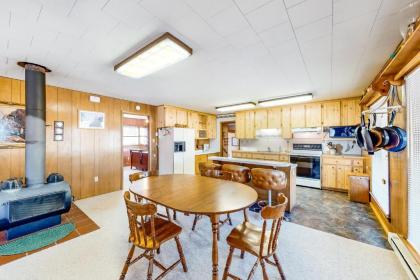 Uncle Kieth's Cabin - image 5