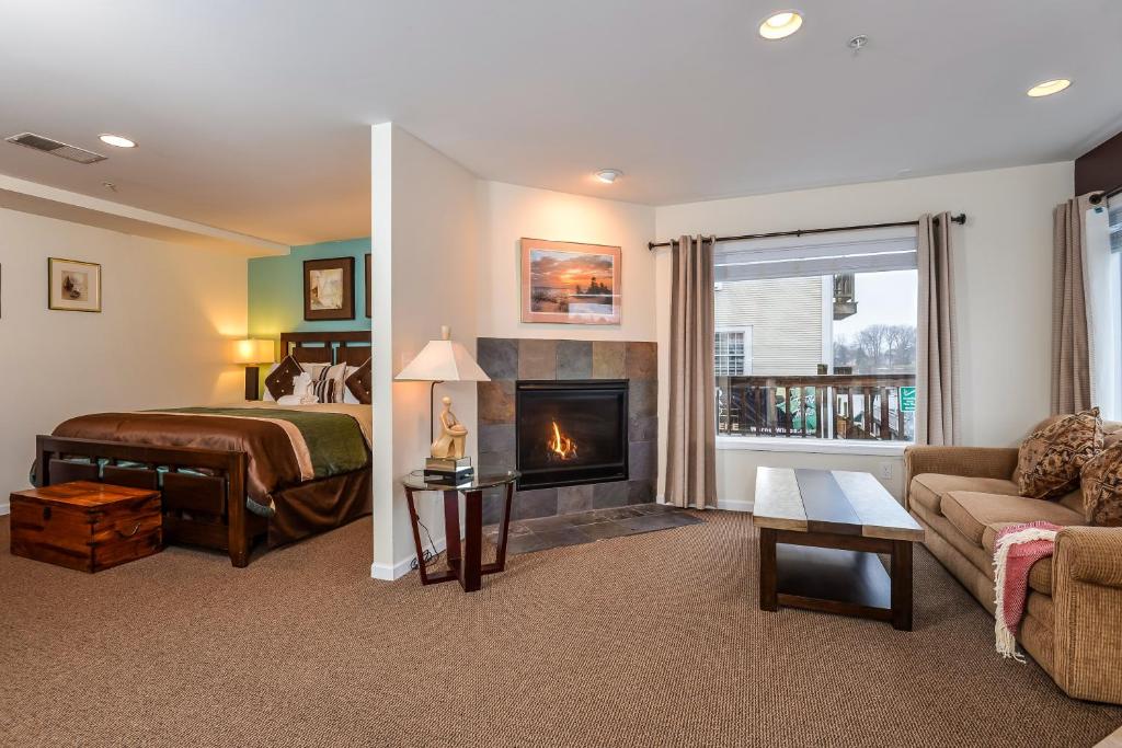 Old Harbor Inn - image 3