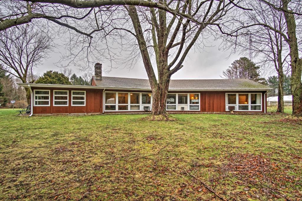 Spacious South Haven Home about 1 Mi to Lake Michigan! - image 3