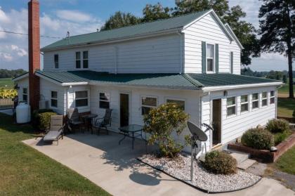 Farm House Getaway - image 5