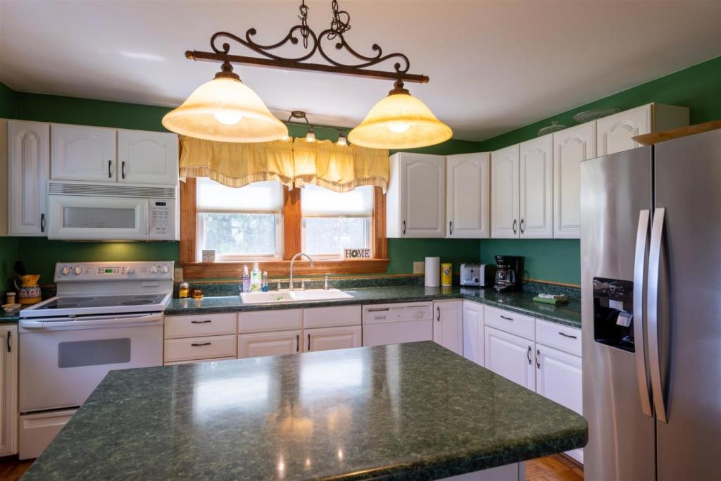 Farm House Getaway - image 7
