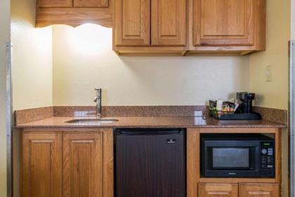 Quality Inn Jacksonville near I-72 - image 11