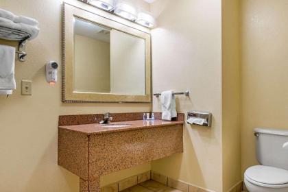 Quality Inn Jacksonville near I-72 - image 15